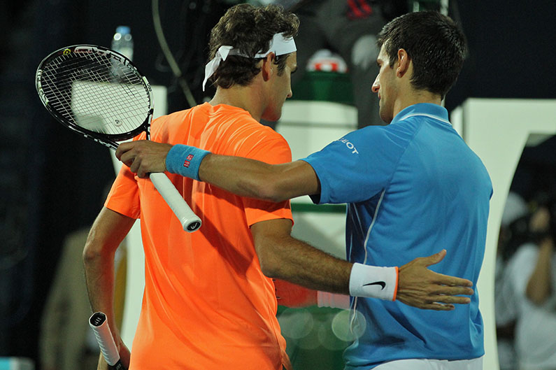 Roger Federer en Novak Djokovic - © Marianne Bevis (Flickr)