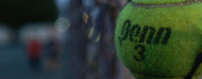 Tennisbal - © Arnett Gill (www.Flickr.com)