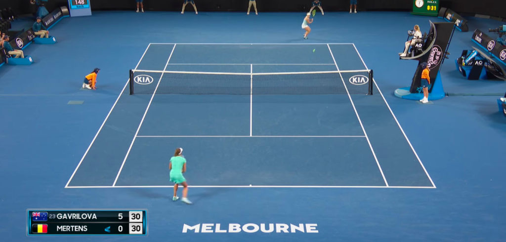 Ellise Mertens en Daria Gavrilova - © YouTube Australian Open