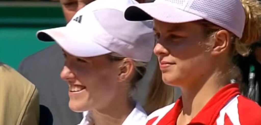 Justine Henin en Kim Clijsters - © YouTube