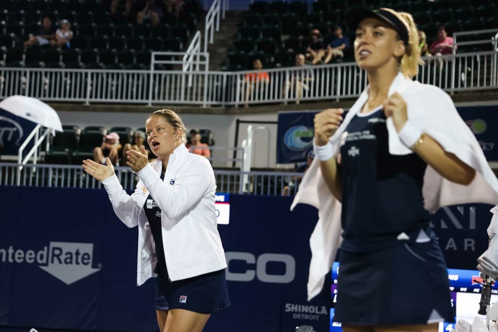 Kim Clijsters en Kveta Peschke - © World TeamTennis