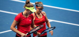 Elise Mertens en Kirsten Flipkens - © ITF (Billie Jean King Cup)