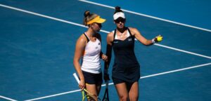 Elise Mertens en Veronika Kudermetova - © Jimmie48 Tennis Photography