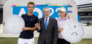 Ken Rosewall met Luca Van Assche en Brenda Fruhvirtova - © Tennis Australia