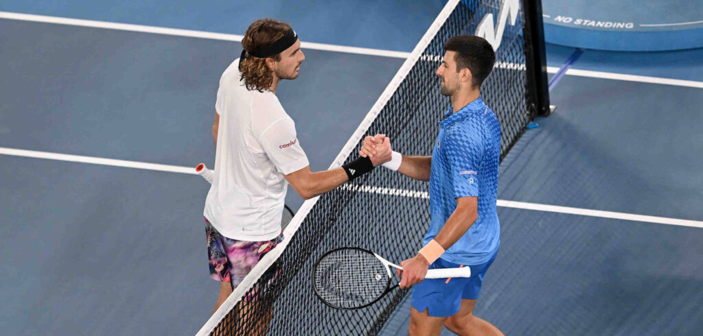 Stefanos Tsitsipas en Novak Djokovic - © Morgan Hancock (Tennis Australia)