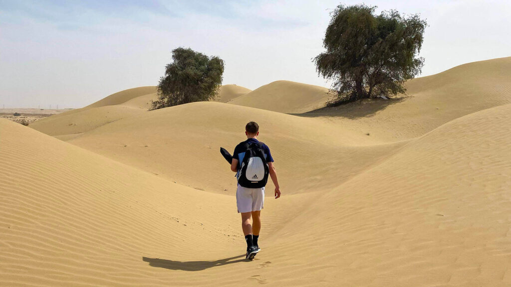 Stino Freestyle in de woestijn van Dubai in februari 2024 - © Christophe Moons (Tennisplaza)