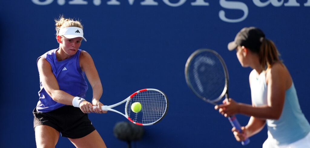 Jeline Vandromme en Iva Ivanova - © Darren Carroll (USTA)