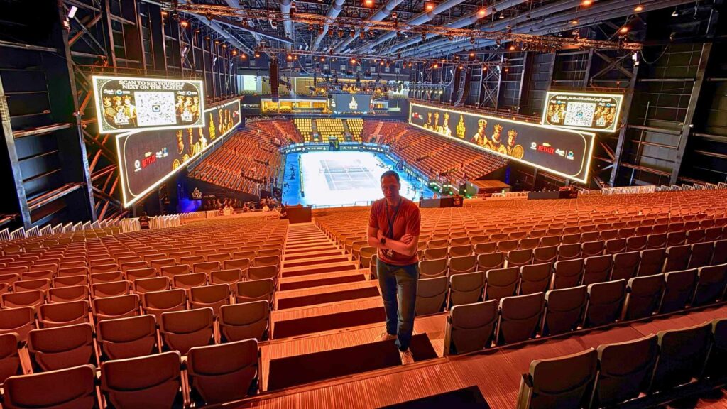 Christophe Moons van Tennisplaza in de ANB Arena op de Six Kings Slam 2025 in Riyad - © Christophe Moons (Tennisplaza)