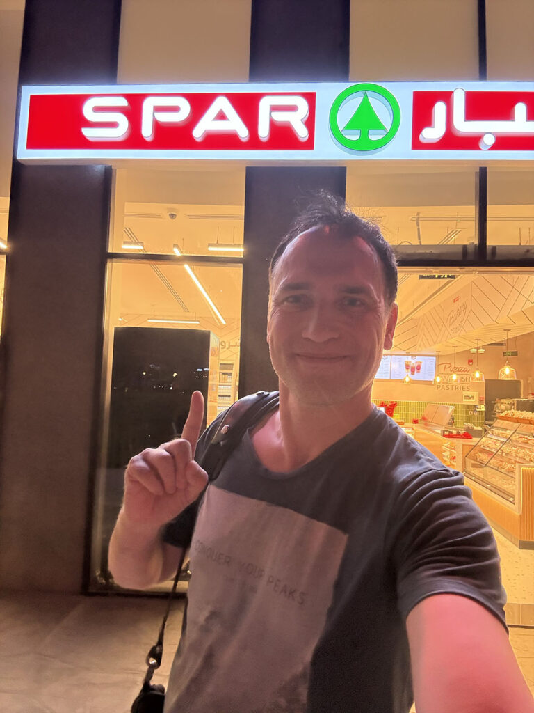 Een Spar supermarkt in 'Boulevard Riyadh City' - © Christophe Moons (Tennisplaza)
