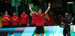 Raphaël Collignon en Red Aces in Davis Cup Finals op 18 november 2025 - © Brigitte Grassotti