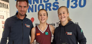 Bart De Keersmaeker, Noor Ceulemans en Hannelore Daniëls op ITF Junior van Leszno op 30 november 2025 - © Tennis Vlaanderen