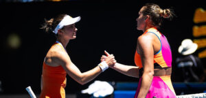 Iva Jovic en Aryna Sabalenka op de Australian Open op 27 januari 2026 - © Jimmie48 Tennis Photography