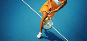 Tennisspeelster backhand - © gilaxia (iStock)