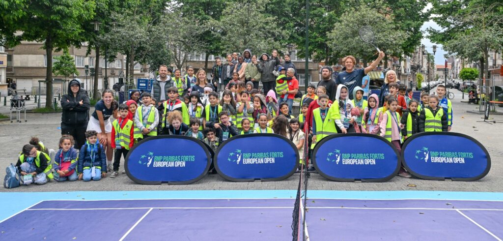 Groepsfoto met Dick Norman tijdens het Street Tennis Event - © Sportpix/Stijn Audooren