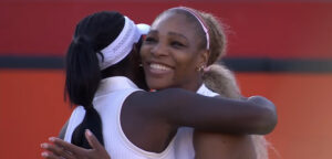 Serena Williams en Victoria Mboko op WTA Queen's op 9 juni 2026 - © Online video