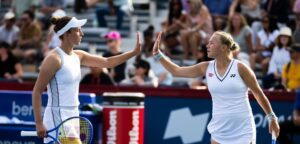 Elise Mertens en Diana Shnaider - © Jimmie48 Tennis Photography
