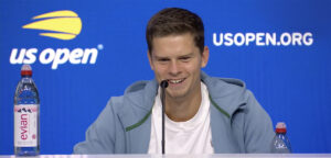 Alexander Blockx op een persconferentie op de US Open op 9 september 2026 - © USTA