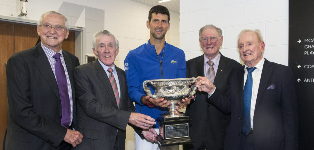 Novak Djokovic met Roy Emerson, Ken Rosewall, Frank Sedgman en Rod Laver op de Australian Open op 27 januari 2019 - © Fiona Hamilton (Tennis Australia)